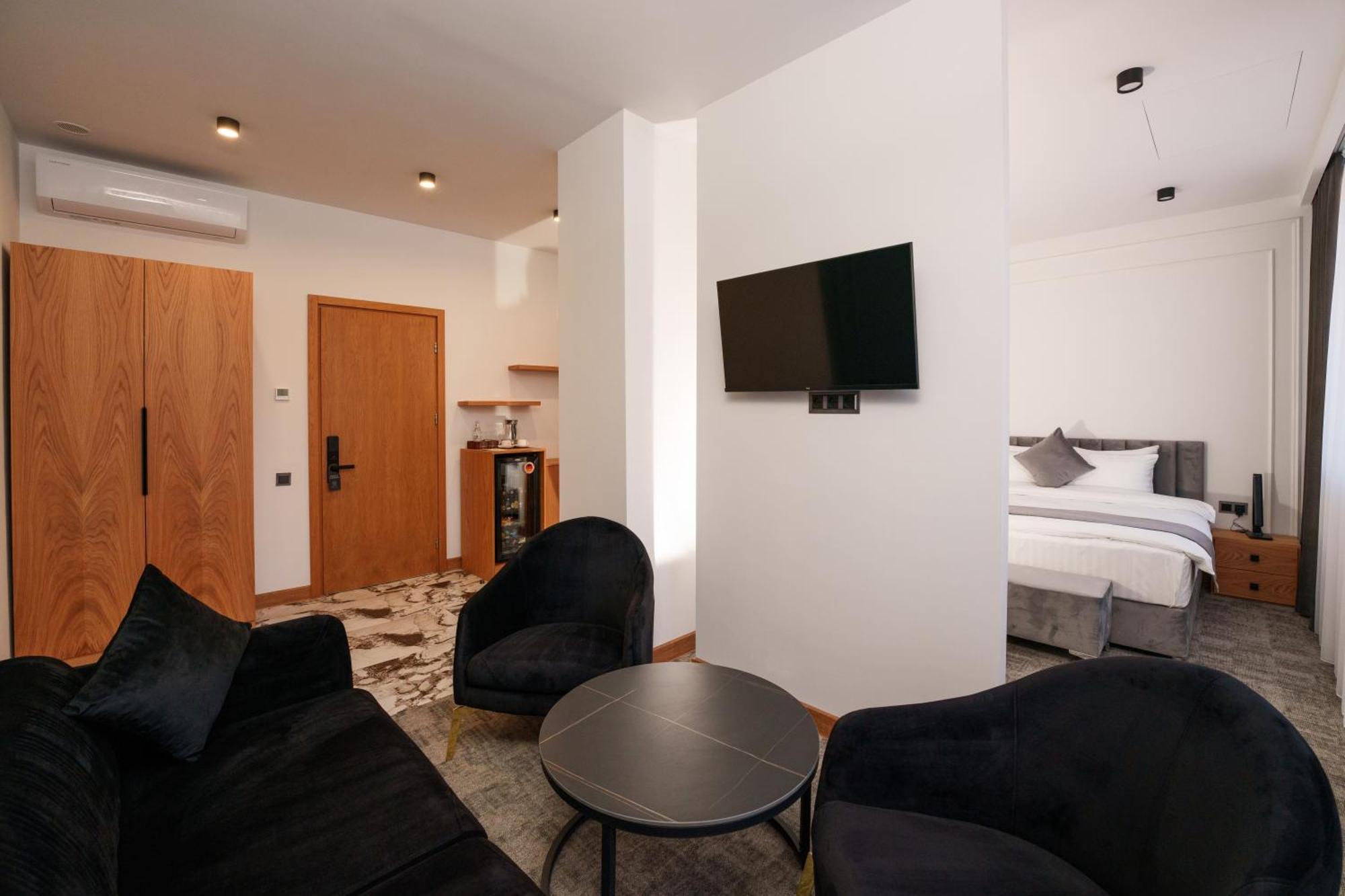Revive Boutique Hotel Ереван Стая снимка