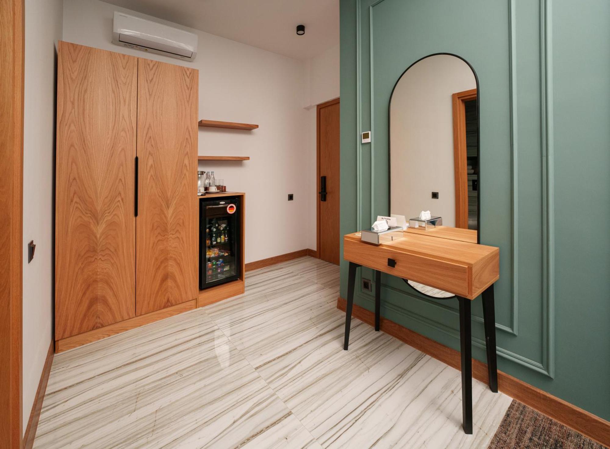 Revive Boutique Hotel Ереван Стая снимка